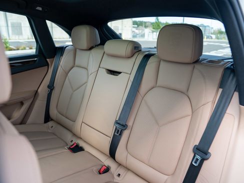 New 2026 Porsche Macan image 24