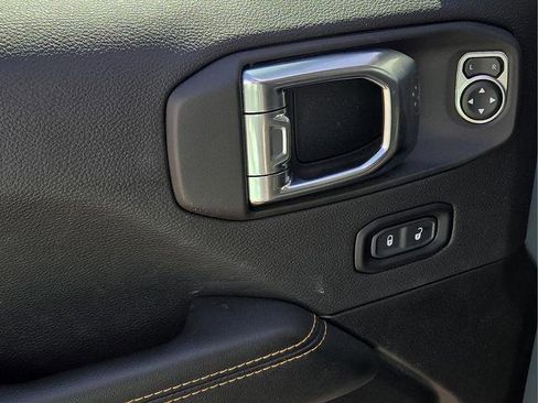 Used 2025 Jeep Wrangler Unlimited Sahara image 24