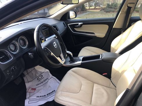 Used 2013 Volvo S60 T5 image 9