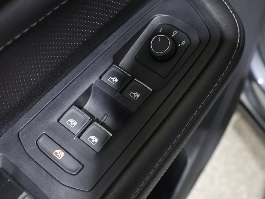 Used 2025 Volkswagen Atlas SE AWD/4WD image 13