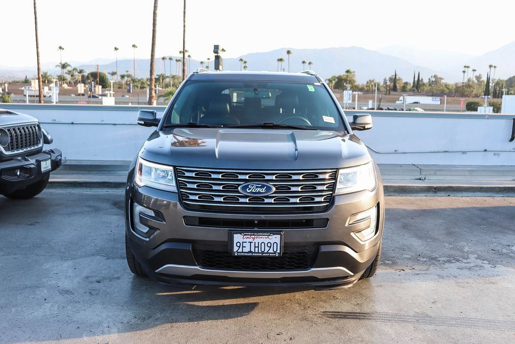 Used 2017 Ford Explorer Limited FWD image 3