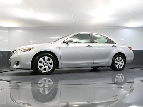Used 2011 Toyota Camry LE image 46