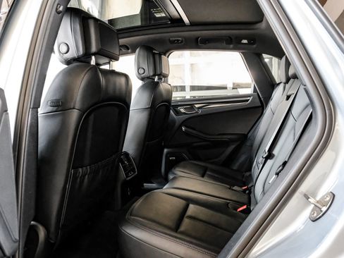 Used 2020 Porsche Macan AWD/4WD image 48