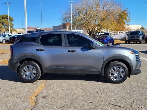 Used 2025 Nissan Kicks S image 3