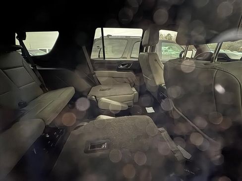 Used 2022 Chevrolet Tahoe LT w/ LT Signature Package image 4