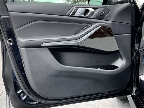 Used 2019 BMW X5 xDrive50i w/ M Sport Package image 25