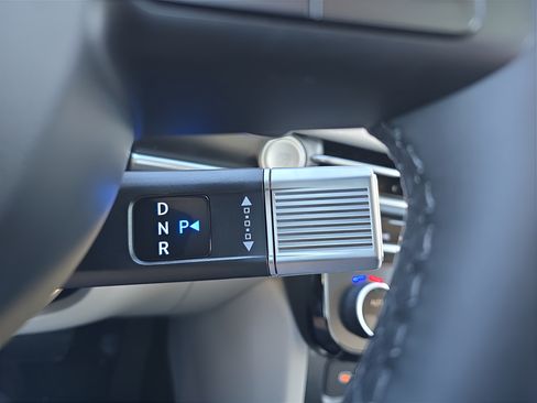 Certified 2025 Hyundai Tucson Limited FWD image 35