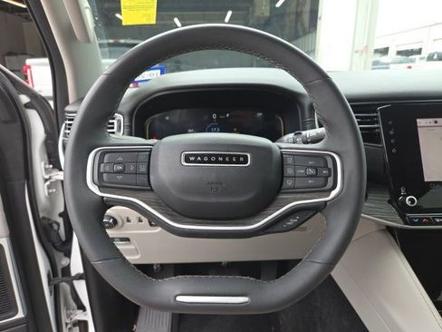 Used 2022 Jeep Wagoneer Series II w/ Flexible Seating Group image 10