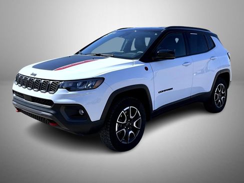 Used 2025 Jeep Compass Trailhawk image 1