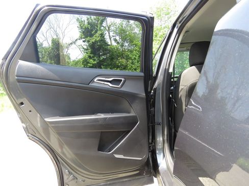 Used 2023 Kia Sportage LX AWD/4WD image 18
