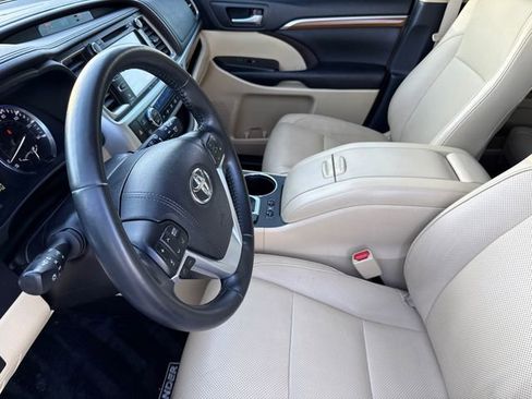 Used 2017 Toyota Highlander Limited FWD image 23