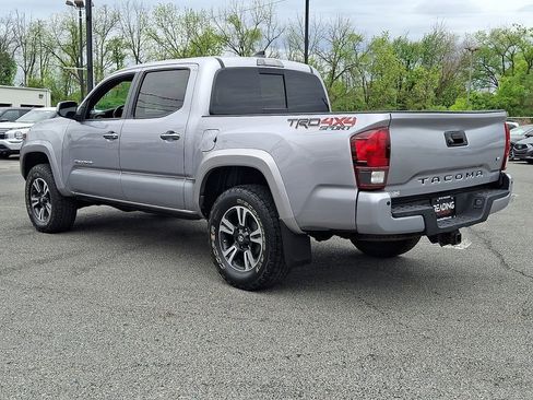Used 2018 Toyota Tacoma TRD Sport w/ Technology Package AWD/4WD image 7