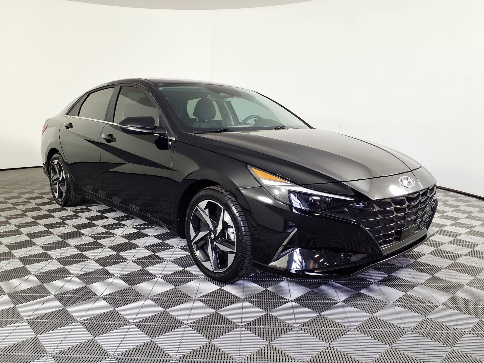 Certified 2023 Hyundai Elantra Limited FWD image 3