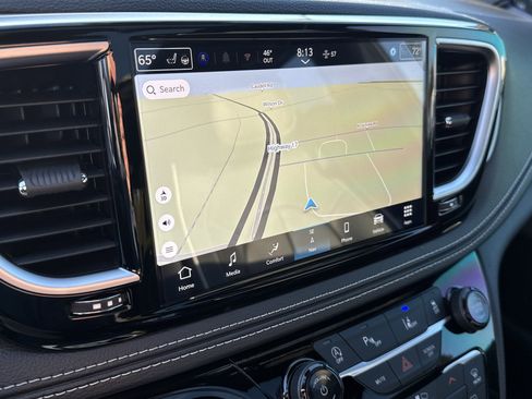 New 2026 Chrysler Pacifica Limited image 25