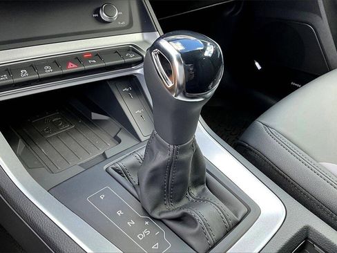 New 2025 Audi Q3 2.0T Premium image 28