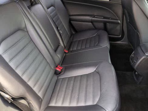 Used 2018 Ford Fusion SE w/ Fusion SE Technology Package FWD image 19