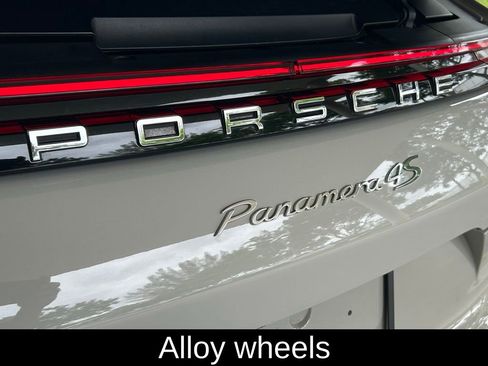 Used 2018 Porsche Panamera 4 AWD/4WD image 18