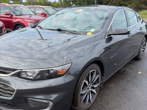 Used 2018 Chevrolet Malibu LT w/ Leather Package FWD image 3