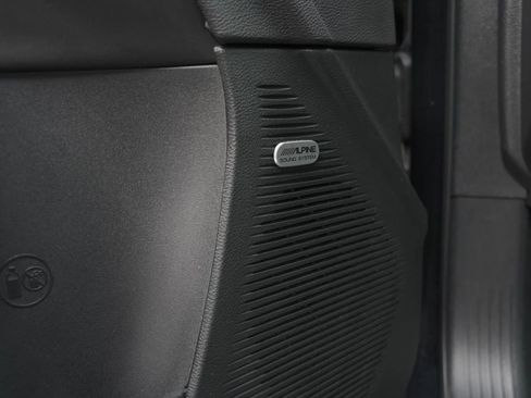 Used 2018 Dodge Challenger R/T Scat Pack w/ Leather Interior Group image 7