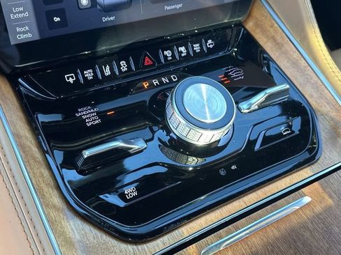 Used 2022 Jeep Grand Wagoneer Series III image 22