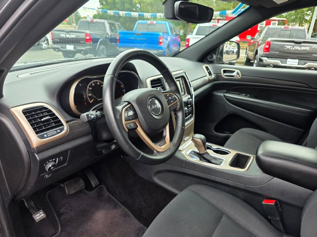 Used 2017 Jeep Grand Cherokee Laredo w/ Quick Order Package 23E AWD/4WD image 10
