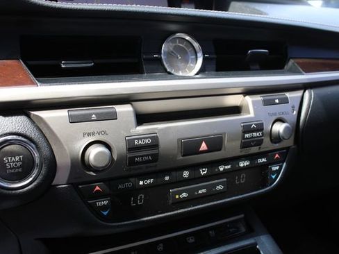 Used 2013 Lexus ES 350 w/ Luxury Pkg FWD image 19