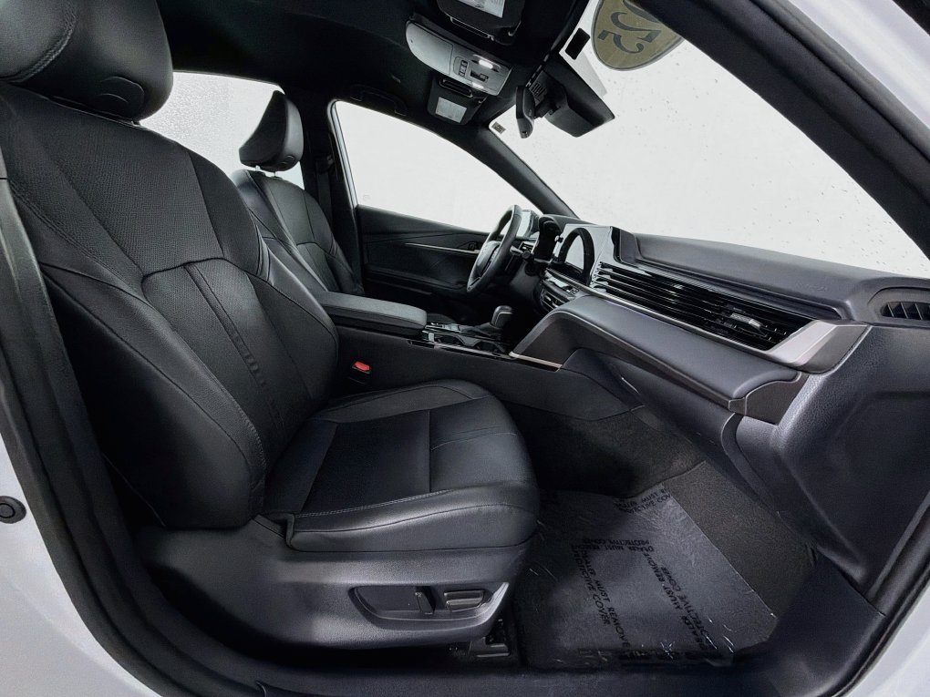 Used 2025 Toyota Camry XSE FWD image 30