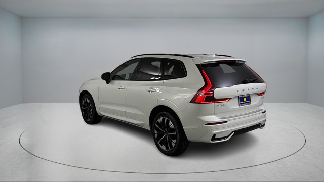 Used 2026 Volvo XC60 B5 Plus w/ Climate Package PRO AWD/4WD image 5