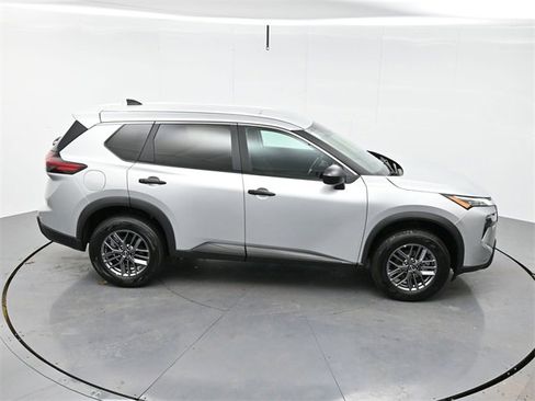 Used 2024 Nissan Rogue S image 38