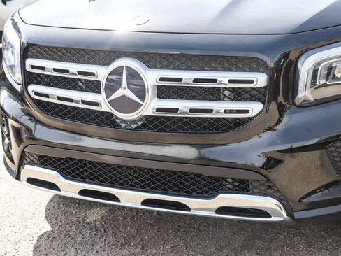 Used 2022 Mercedes-Benz GLB 250 w/ Premium Package Lite image 8