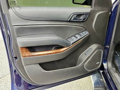Used 2017 Chevrolet Suburban LT w/ LT Signature Package AWD/4WD image 11