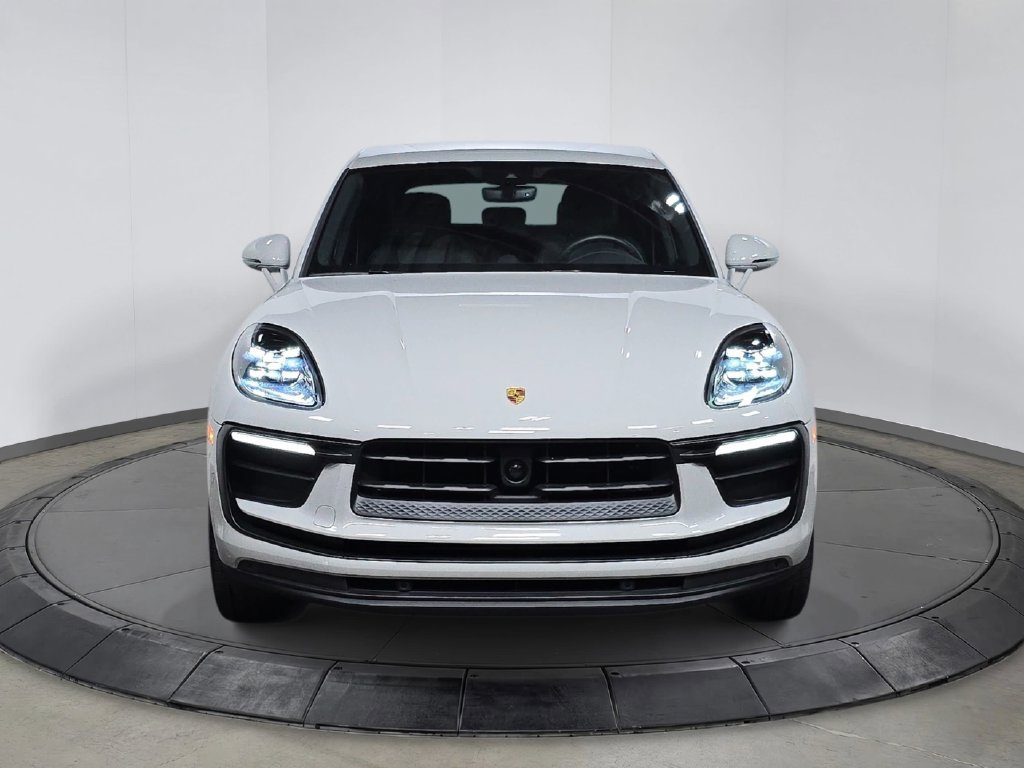 Certified 2026 Porsche Macan AWD/4WD image 10