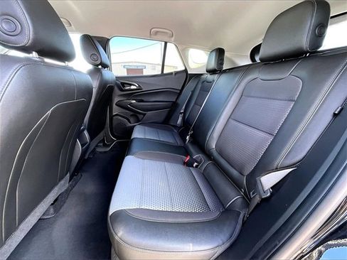 Used 2025 Chevrolet Trax LT w/ LT Convenience Package image 15