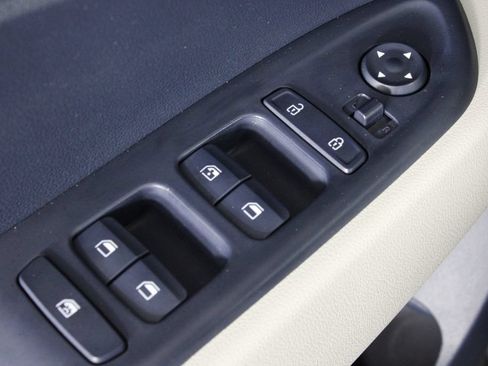 Certified 2024 Hyundai Venue Limited FWD image 23