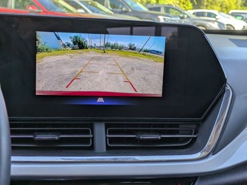 Used 2025 Chevrolet Trax LT w/ LT Convenience Package image 17