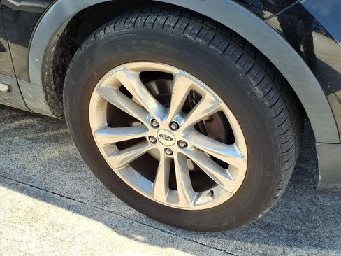 Used 2018 Ford Explorer XLT w/ Equipment Group 202A image 11