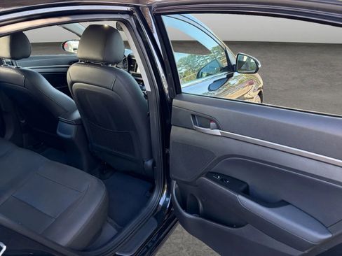 Used 2017 Hyundai Elantra Limited w/ Limited Tech Package 08 FWD image 17