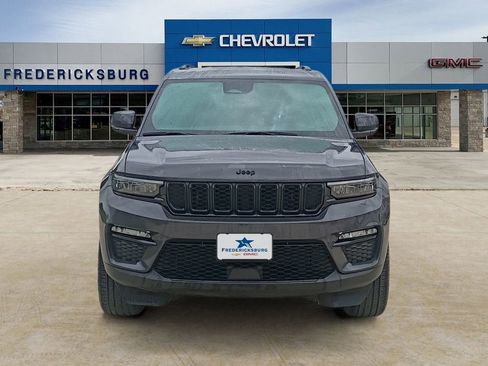 Used 2024 Jeep Grand Cherokee Limited w/ Black Appearance Package AWD/4WD image 8