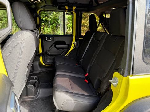 Used 2022 Jeep Wrangler Unlimited Sport image 17