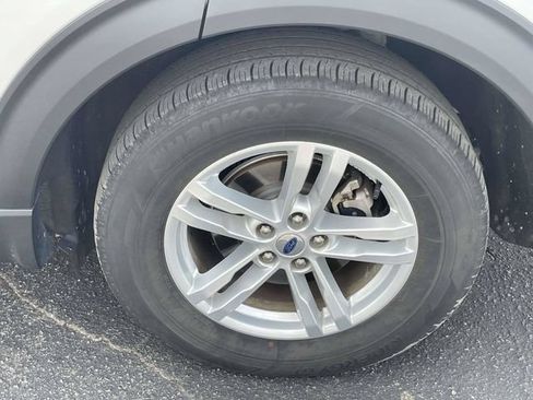 Certified 2024 Ford Explorer XLT RWD image 9