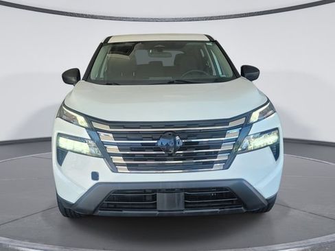 Used 2024 Nissan Rogue S FWD image 3