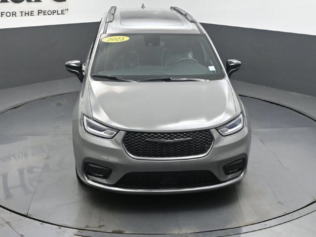 Used 2025 Chrysler Pacifica Limited FWD image 63