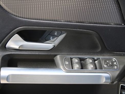 Used 2022 Mercedes-Benz GLB 250 image 13