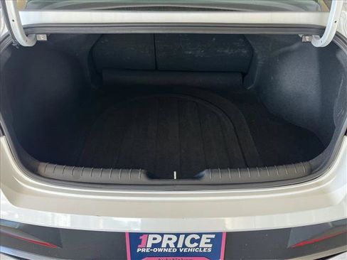Used 2025 Hyundai Elantra SEL FWD image 22