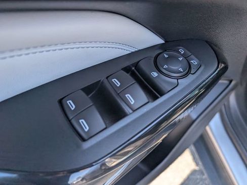 Used 2024 Chevrolet Trax LT w/ Driver Confidence Package FWD image 16