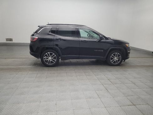 Used 2019 Jeep Compass Latitude FWD image 10