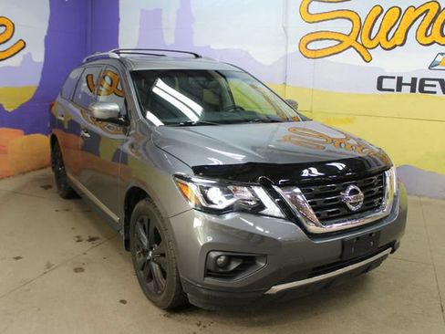 Used 2019 Nissan Pathfinder Platinum AWD/4WD image 2