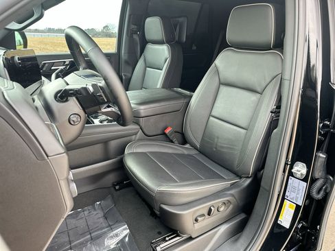 Used 2025 Chevrolet Tahoe Premier image 11