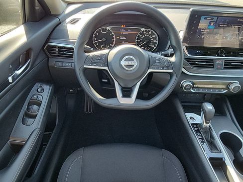 Used 2025 Nissan Altima 2.5 SV w/ SV Special Edition Package FWD image 8