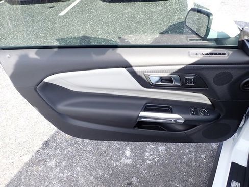 Used 2025 Ford Mustang Premium image 19